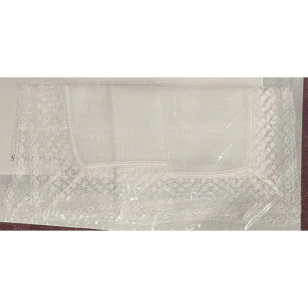 Vintage Ivory‎ Irish Linen Ivory Hankie Lace Edge 🌲
